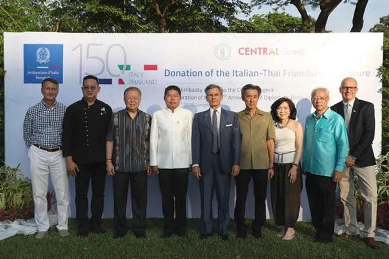 กลุ่มเซ็นทรัล สนับสนุนการจัดสร้างอนุสรณ์มิตรภาพ ๑๕๐ ปี ไทย –อิตาลี “Alveo – ทวิธารา” ชูสายน้ำ และเรือประจำชาติ แทนความผูกพัน เชื่อมโยงสายใยของทั้งสองประเทศให้เป็นหนึ่ง