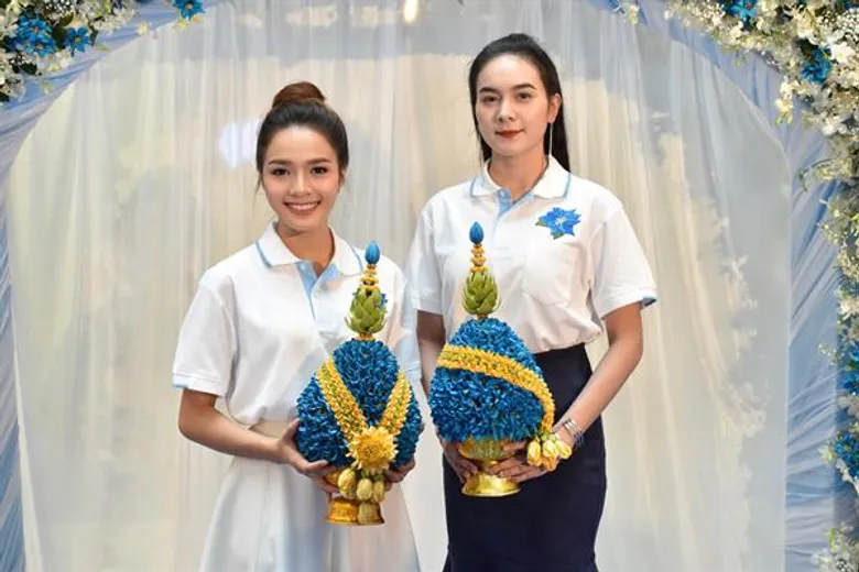 ต้นข้าว-เพลง อาร์สยาม ร่วมจำหน่ายดอกแก้วกัลยา หารายได้ช่วยเหลือคนพิการ