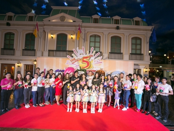 “ฉลองครบรอบ 5 ปี คิดส์ซาเนีย กรุงเทพ” เปิดตัวสองผู้ใหญ่ใจดีรายใหม่ปี 2018 นี้พร้อมแคมเปญพิเศษ “ยิ่งมา ยิ่งมีสิทธิ์ลุ้น" ทริปตะลุยเที่ยวสิงคโปร์ทั้งครอบครัว