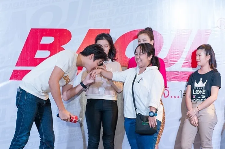“เจมส์จิ” บุกร่ายมนต์ FC เชียงราย “บาโอจิแกรนด์เซลล์” ห้างแทบแตก!