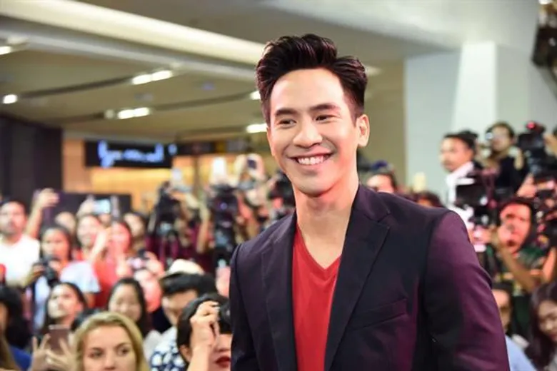 โป๊ป ธนวรรธน์ ร่วมเฉลิมฉลองงาน #HalfABillion ในโอกาสแอร์เอเชียขนส่งผู้โดยสารครบ 500 ล้านคน