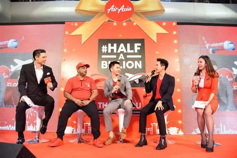 โป๊ป ธนวรรธน์ ร่วมเฉลิมฉลองงาน #HalfABillion ในโอกาสแอร์เอเชียขนส่งผู้โดยสารครบ 500 ล้านคน