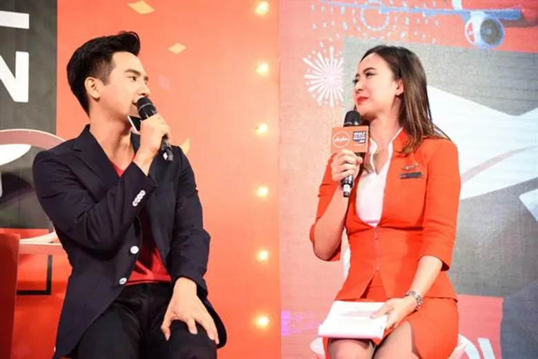 โป๊ป ธนวรรธน์ ร่วมเฉลิมฉลองงาน #HalfABillion ในโอกาสแอร์เอเชียขนส่งผู้โดยสารครบ 500 ล้านคน