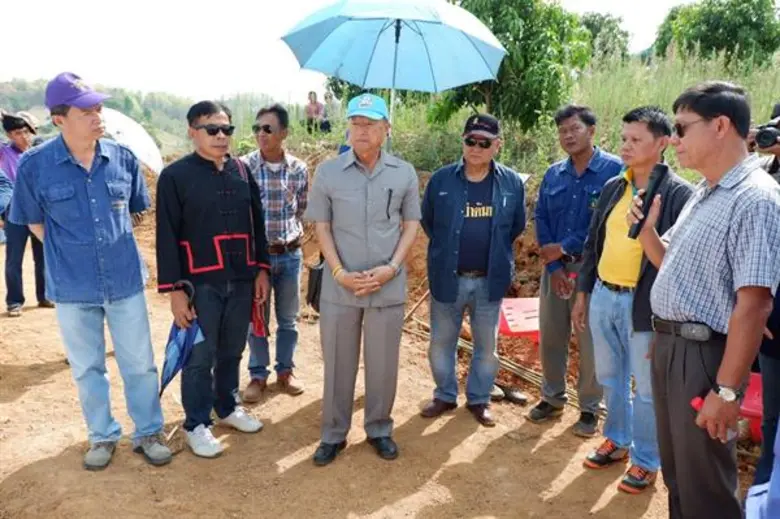 กยท. จัดกิจกรรม CSR พัฒนาแหล่งน้ำผิวดินขนาดเล็กบนที่สูง จ.น่าน ปูพื้นบ่อน้ำด้วยยางพารา มุ่งประโยชน์แก่คนในชุมชน พร้อมสนองนโยบายส่งเสริมใช้ยางในประเทศ