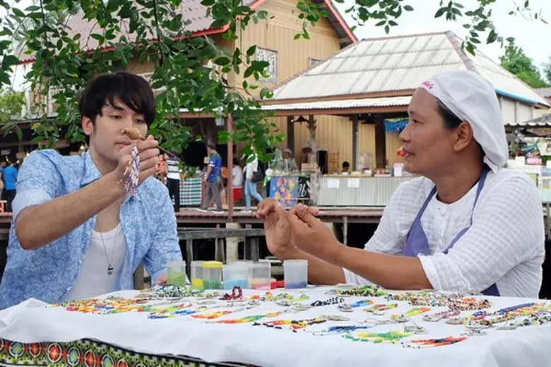ทีวีไกด์: รายการ “ตลาดเด็ดประเทศไทย” สองหนุ่ม “บอม-ธนิน” และ “เลโอ โซสเซย์” ใช้ความหล่อพุ่งชนภารกิจ!!! ใน “ตลาดเด็ดประเทศไทย”