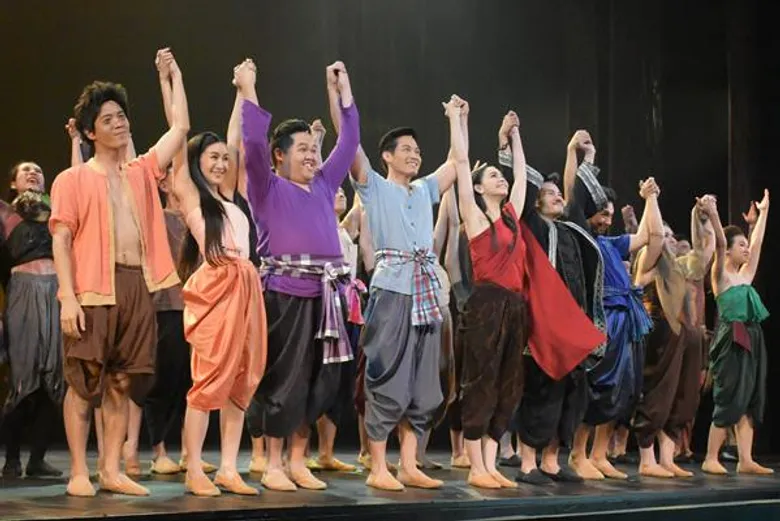 รอบปฐมทัศน์ “แม่นาคพระโขนง เดอะมิวสิคัล” “นัท-ตู่” ท็อปฟอร์ม “เซเลบ-ดารา” กรี๊ดสนั่นโรงละคร!!