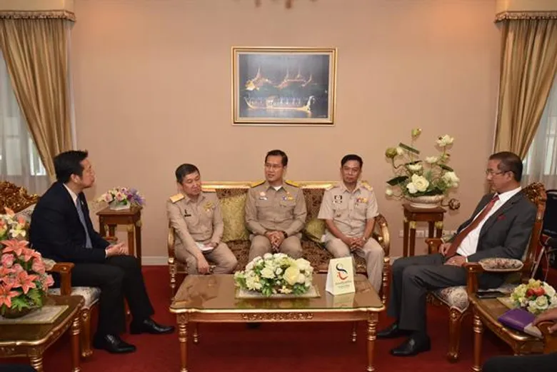 สมาคมภาคการท่องเที่ยวรวมตัวยื่นหนังสือ หวั่นการชุมนุมประท้วง กระทบความเชื่อมั่นนักท่องเที่ยว