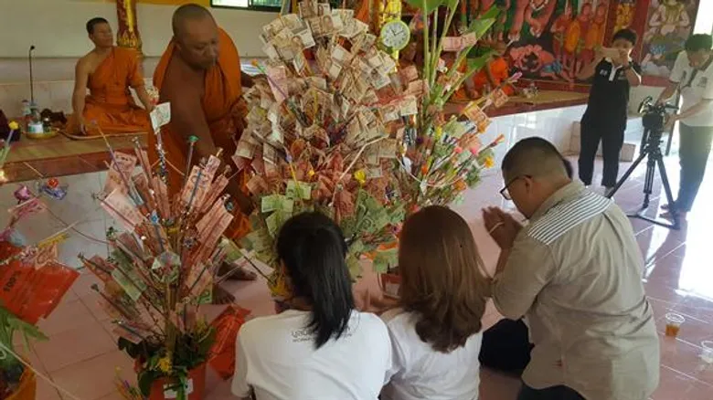 มูลนิธิเวิร์คพอยท์และฝ่ายข่าวฯ ร่วมทอดผ้าป่าสามัคคี