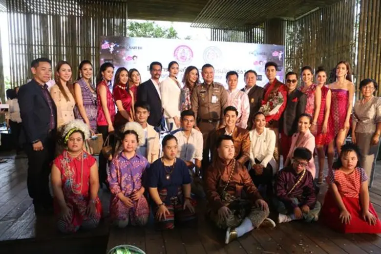 เอส กันตพงศ์ ควงแฟนสาว Kristina Winkler นำทีมเดินแบบการกุศล โครงการรณรงค์วันดาวน์ซินโดรมโลก 2561