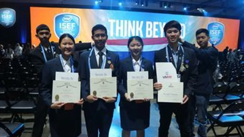 เด็กไทยสุดเจ๋ง! คว้ารางวัลใหญ่ จากการประกวดโครงงานวิทยาศาสตร์ระดับโลก Intel ISEF 2018