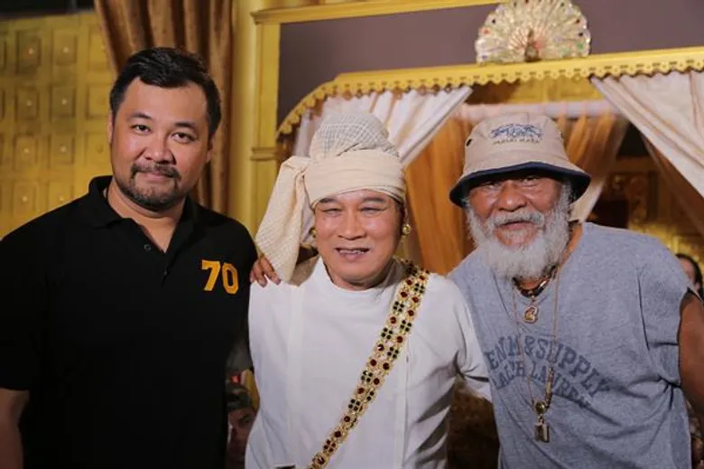 “ป๋าพยัพ” ยืดอกรับอย่างภูมิใจ ไม่มีถอย แม้จะต้องเพิ่มทุน และเลื่อนฉายหลายครั้ง เพียงเหตุผลเดียว “เพื่อคุณภาพ” ! “๔๐๐ นักรบ ขุนรองปลัดชู – The 400 Bravers” 28 มิถุนายนนี้ รอชมพร้อมกัน ทุกโรงภาพยนตร์ชั้นนำ ทั่วประเทศ !