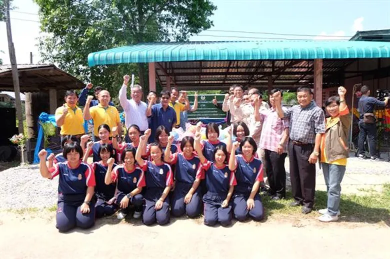 กยท. จัดกิจกรรม ปูพื้นสนามเด็กเล่นด้วยยางพาราให้แก่ 2 โรงเรียนใน จ.พะเยา