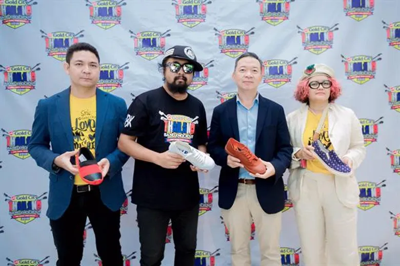 “LET’S GO ! สายลุย ไม่คุยให้เสียเวลา” ! ใครคิดว่าเทพ คิดว่าเจ๋ง เราขอท้า !!! “GOLD CITY THAILAND BAND KNOCKOUT 2018” เวทีการประกวดวงดนตรีมัธยมระดับประเทศ !! ชิงเงินรางวัล 200,000 พร้อมรองเท้าใส่ฟรีทั้งโรงเรียน !!