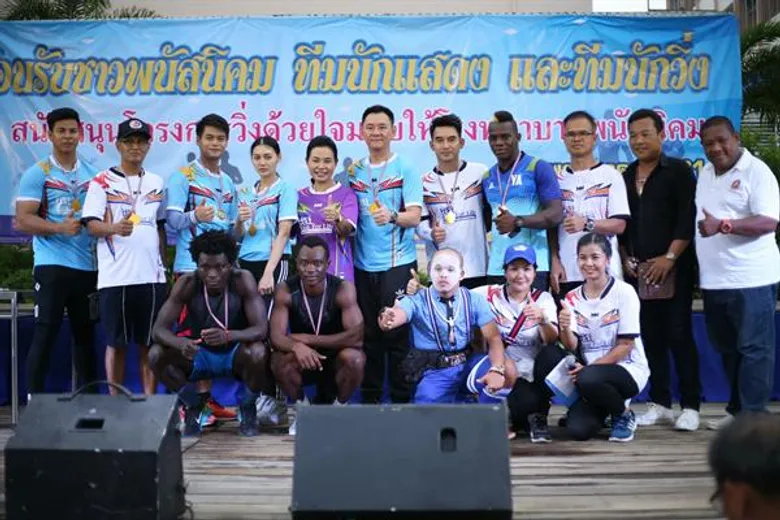 เหล่าดาราจิตอาสา ร่วมเดินวิ่ง กุฏโง้ง MINI-MARATHON Run For Life สมทบทุนซื้อเครื่องมือแพทย์ให้โรงพยาบาลพนัสนิคม