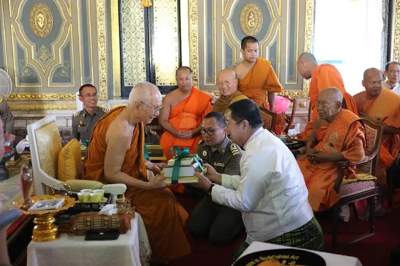 รมว.วธ. นำประมุขสงฆ์-พระสงฆ์ กัมพูชา-เมียนมา-ศรีลังกา และพุทธศาสนิกชนต่างประเทศ ผู้ทำคุณประโยชน์ต่อพระพุทธศาสนา เข้าเฝ้าสมเด็จพระสังฆราช เนื่องในเทศกาลวิสาขบูชา