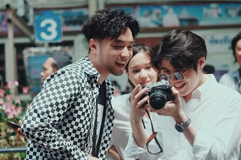 ใครจะชนะ!! “เบล สุพล” ชวนคู่จิ้น “อะตอม X เอิ๊ต ภัทรวี” จัดโจทย์ภารกิจถ่ายรูปสุดกวนแต่แฝงอารมณ์ซึ้ง “กลับบ้านเรารักรออยู่”