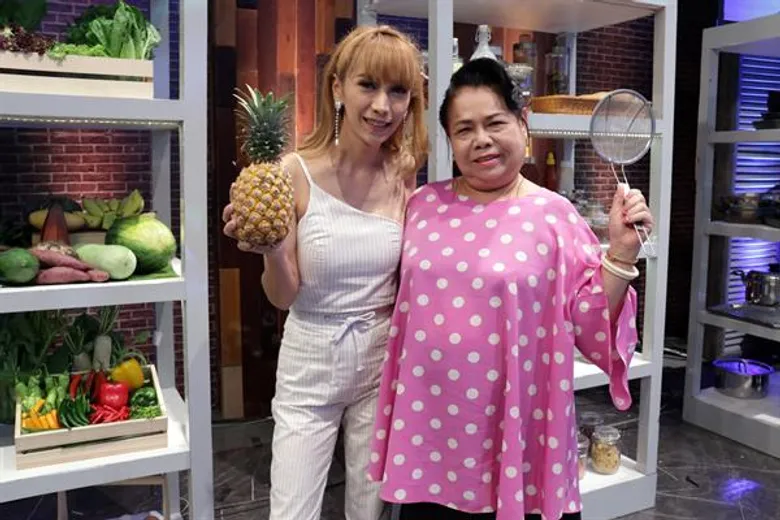 ทีวีไกด์: รายการ “My Mom Cooks เชฟไม่ทิ้งแถว” “อาร์-อาณัตพล” ปะทะเดือดดวลทำอาหาร “แจ๊คการีน” ป่วนฮาท้องแข็ง แถมคล้ำความน้ำตา! ใน “My Mom Cooks”