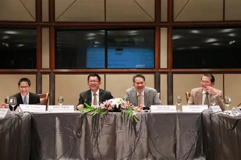 ส.อ.ท. จับมือ กระทรวงอุตฯ ร่วมพัฒนาอุตสาหกรรมสู่ Industry 4.0 พร้อมพัฒนาอุตสาหกรรมเป้าหมาย 10 อุตสาหกรรม (S-Curve)