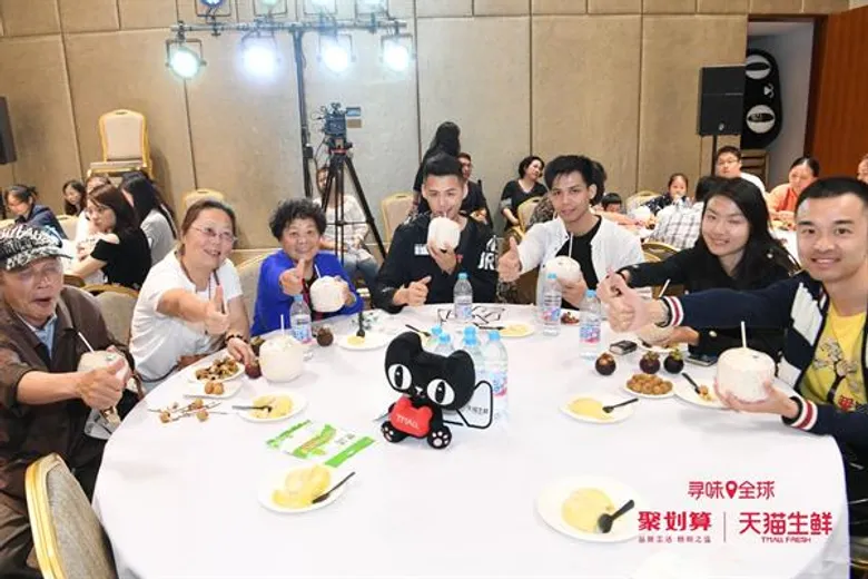 ทีมอลล์จับมือรัฐบาลไทย จัดงานไทยเฟสติวัล ณ นครเซี่ยงไฮ้ ถ่ายทอดเอกลักษณ์ความเป็นไทยผ่านอาหารและวัฒนธรรมสู่ชาวจีน ทีมอลล์ เฟรช และจู้หวาส้วน ร่วมจัดกิจกรรมพิเศษนำเสนอผลไม้เมืองร้อนคุณภาพดี และการแสดงวัฒนธรรมไทยแก่ชาวจีน