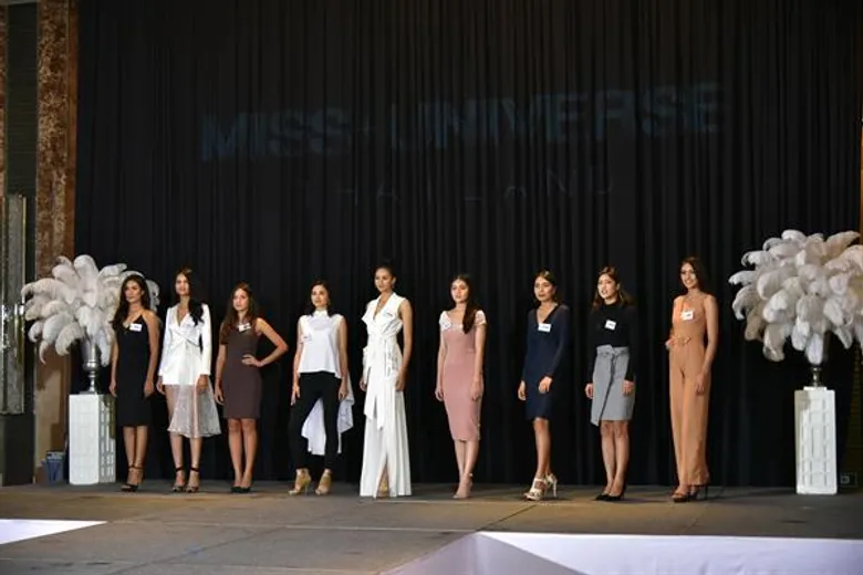 สาวงามสมัครมิสยูนิเวิร์สไทยแลนด์ 2018 คึกคัก กองประกวดฯเชิญครอบครัวนางงามตั้งแต่ นางสาวไทยเป็นกรรมการคัดรอบแรก พร้อมผนึกทีมนางงามรุ่นพี่รวม 24 คน คัดเข้มตั้งแต่ วันสมัคร ก่อนผ่านเข้ารอบสัมภาษณ์ทัศนคติ 2-3 มิถุนายน