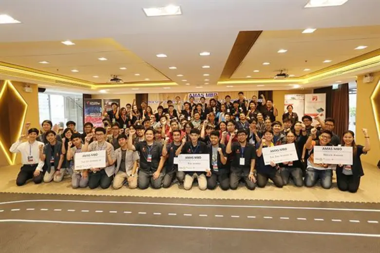 โตโยต้า มอบรางวัลแชมป์ชนะเลิศแก่ทีมวิศวลาดกระบัง การแข่งขันออกแบบซอฟท์แวร์ควบคุมรถยนต์จำลองไร้คนขับ