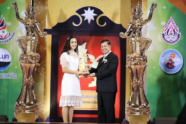 เซฟฟานี อะวานิค นำทีมศิลปินดารานักแสดง เข้ารับรางวัล “เทพสตรี” สตรีตันแบบตัวอย่าง ประจำปีพุทธศักราช 2561