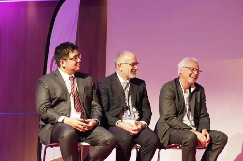 ศัลยแพทย์ ร.พ.รามาฯ เสนอผลงานวิจัยศัลยกรรมตกแต่ง และเสริมสร้างเต้านมของผู้ป่วยมะเร็งบนเวทีโลก