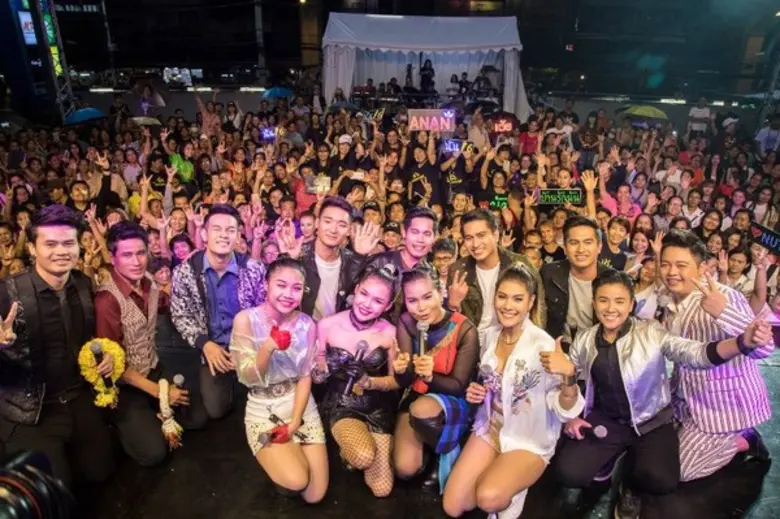 ห้างแตก!! คอนเสิร์ต “ไมค์ทองคำพบแฟน” แฟนคลับแห่ล้นทะลัก!! “ป๊อปปี้, อนันต์” แท็กทีมแขกพิเศษ “ตุ๊กกี้” โชว์จัดเต็ม