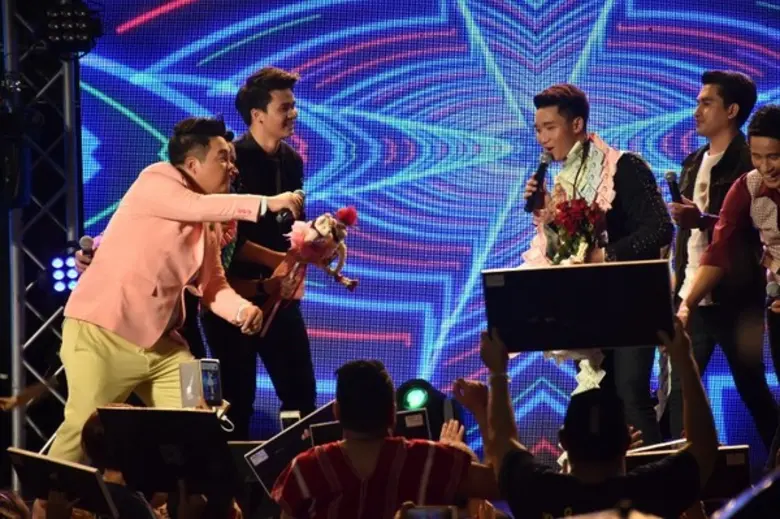 ห้างแตก!! คอนเสิร์ต “ไมค์ทองคำพบแฟน” แฟนคลับแห่ล้นทะลัก!! “ป๊อปปี้, อนันต์” แท็กทีมแขกพิเศษ “ตุ๊กกี้” โชว์จัดเต็ม