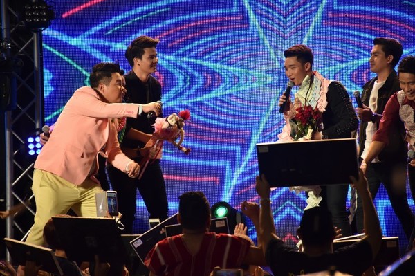 ห้างแตก!! คอนเสิร์ต “ไมค์ทองคำพบแฟน” แฟนคลับแห่ล้นทะลัก!! “ป๊อปปี้, อนันต์” แท็กทีมแขกพิเศษ “ตุ๊กกี้” โชว์จัดเต็ม