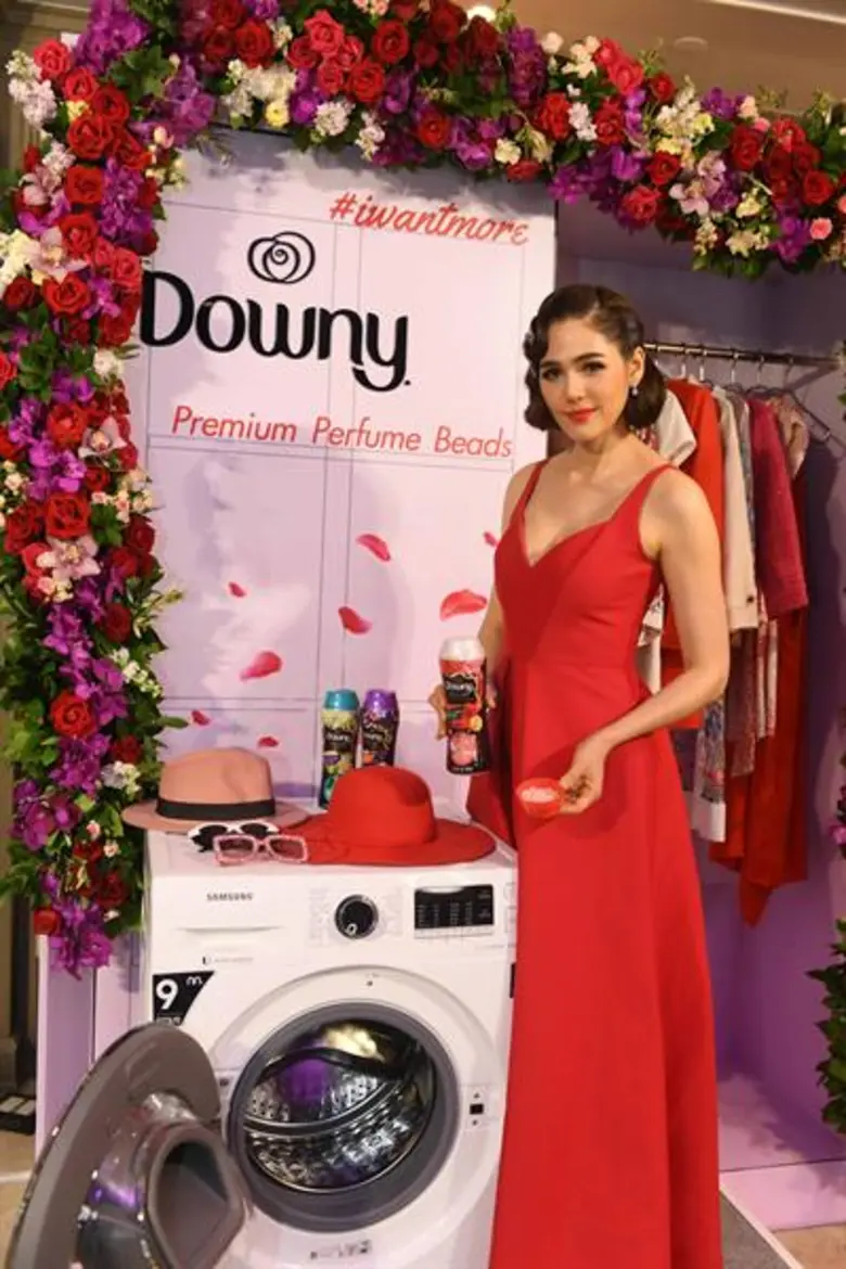 ชมพู่ อารยา นำทีมเซเลบริตี้สาวไทยยุคใหม่ สารภาพการติดกลิ่นหอมของ “ดาวน์นี่ เม็ดน้ำหอมพรีเมี่ยม”