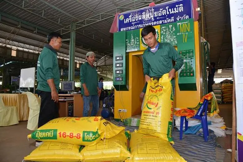 กรมส่งเสริมสหกรณ์เตรียมพร้อมสหกรณ์การเกษตรร่วมโครงการผลิตปุ๋ยสั่งตัด แนะต้องมีการวิเคราะห์ค่าดินและผลิตปุ๋ยให้มีธาตุอาหารเหมาะสมกับสภาพแต่ละพื้นที่เพื่อช่วยเกษตรกรลดต้นทุน