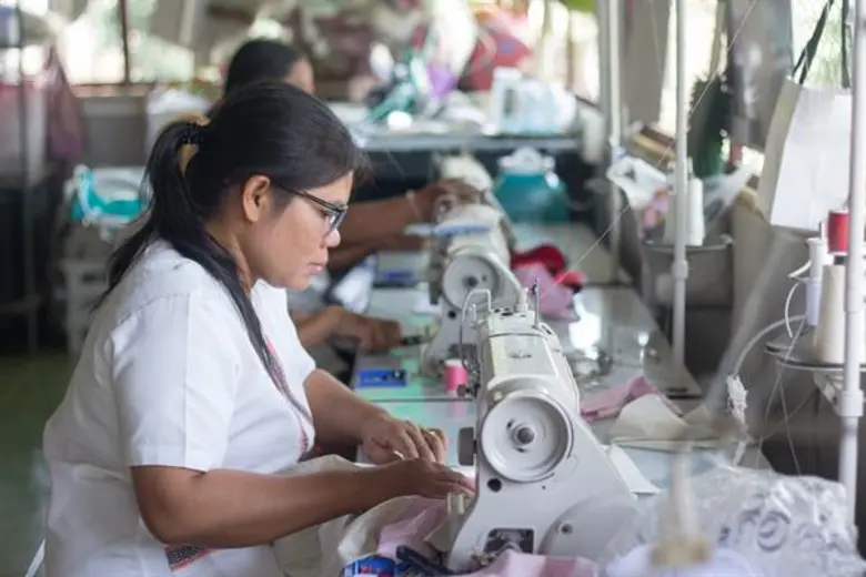 "เพราะทุกคนควรมีความสุขและความมั่นใจในการใส่เสื้อผ้า" Adaptive Clothing เสื้อผ้าดัดแปลงสำหรับผู้มีข้อจำกัดทางร่างกาย โดยมูลนิธิเวชดุสิตฯ