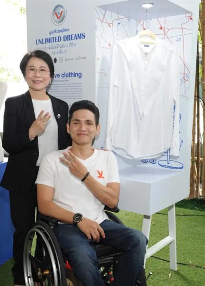 "เพราะทุกคนควรมีความสุขและความมั่นใจในการใส่เสื้อผ้า" Adaptive Clothing เสื้อผ้าดัดแปลงสำหรับผู้มีข้อจำกัดทางร่างกาย โดยมูลนิธิเวชดุสิตฯ