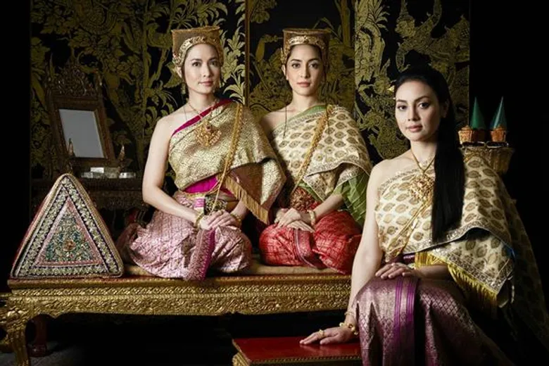 เสริมความยิ่งใหญ่ 'ศรีอโยธยา’ 'แอฟ ทักษอร’ ประชัน 'ตั๊ก บงกช’ ในบท 'พระมเหสีพระเจ้าตาก’