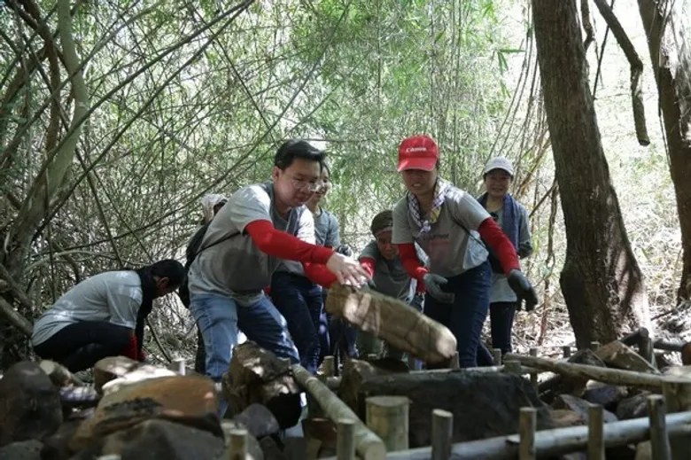 กลุ่มบริษัทแคนนอน ประเทศไทย ร่วมทำกิจกรรม “แคนนอนอาสาครั้งที่ 20: C-Spirit” สร้างฝายตามแนวพระราชดำริ