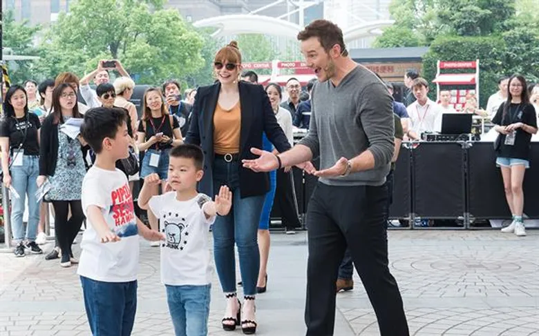 Movie Guide: คริส แพรตต์ และไบรซ์ ดัลลัส โฮเวิร์ด เปิดตัวภาพยนตร์ Jurassic World: Fallen Kingdom ที่เซี่ยงไฮ้ พร้อมส่งคำทักทายมาฝากคนไทย