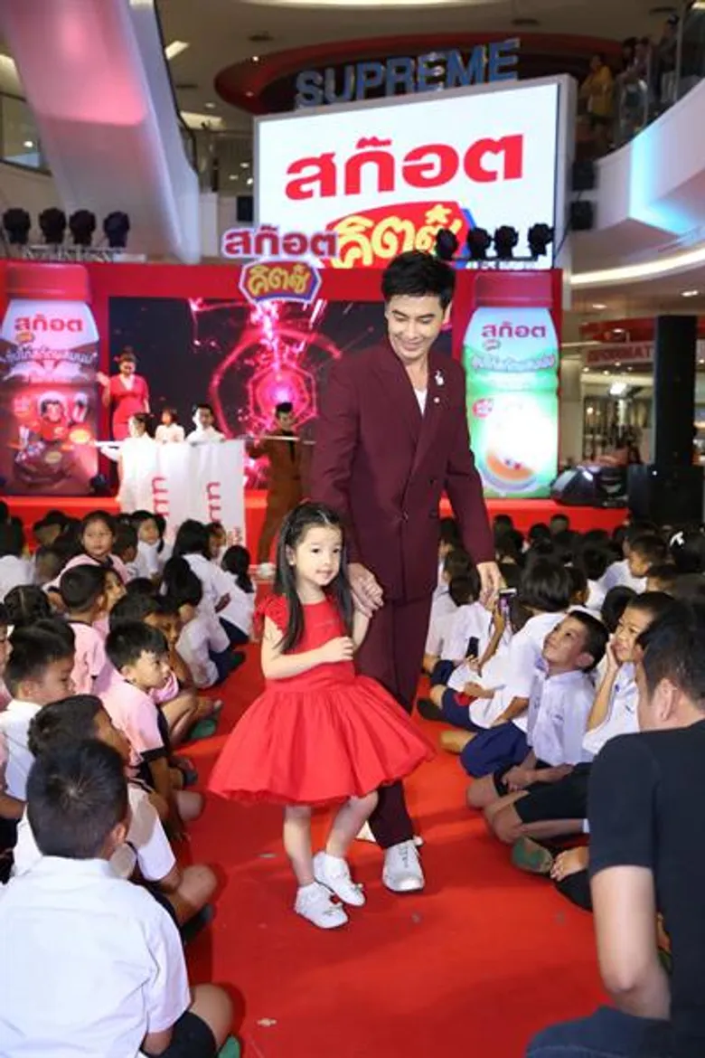 “น้องแสนดี&น้องรีนา” ชวนเพื่อนๆ วัยใสกว่า 300 คน สร้างสถิติไทยแลนด์เร็คคอร์ด ฉลองเดือนแห่งการดื่มนมโลก