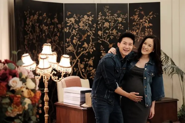 แฟชั่นยีนส์คุณแม่ ตัวช่วยเสริมความมั่นใจช่วงตั้งครรภ์ ของคุณแม่เซเลบฯ “จ๋า อลิสา” และ “มิณ สิรัชชา”