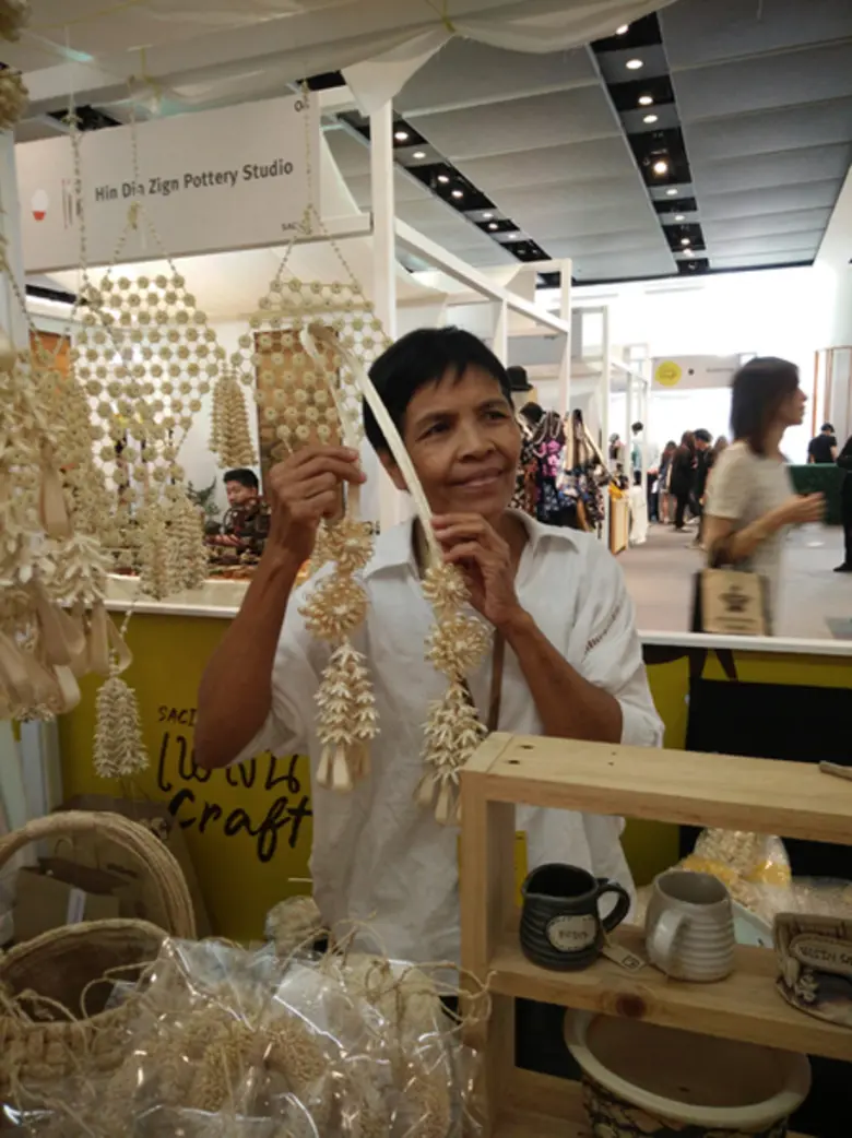 สานตอกไผ่ ร้อยมาลัยพู่กลิ่น งานคราฟท์ ฟื้นฟูจิต หนึ่งในนวัตศิลป์บำบัด