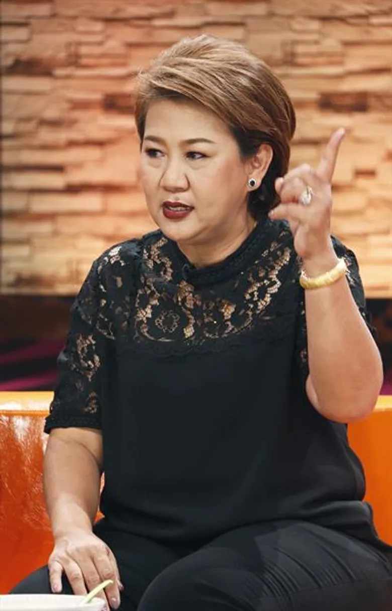 ทีวีไกด์: รายการ “หม้ายตัวแม่” “เจ๊จง หมูทอด” เผยเคล็ดลับรวยเงินล้านพร้อมเปิดธุรกิจแหวกแนว “ศักดา ทุบตึก”