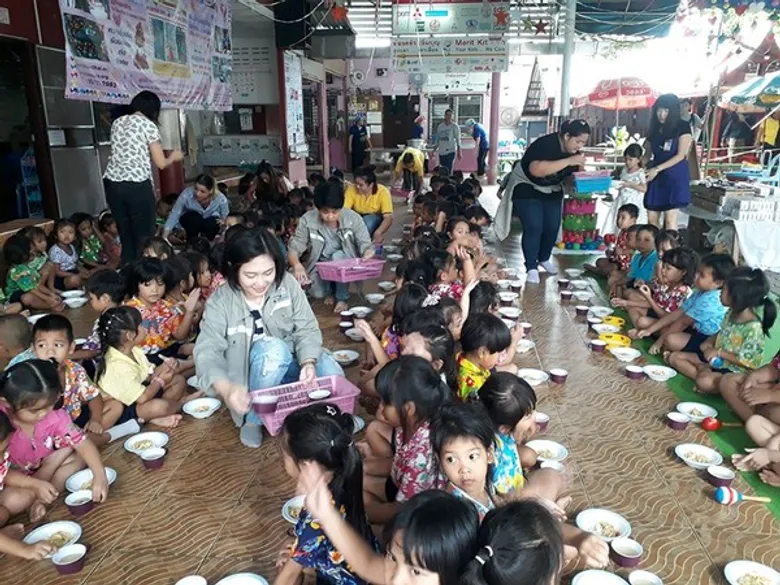 บริษัท พี.เอส.แอล. พระรามเก้า จำกัด จัดทำโครงการรับผิดชอบต่อสังคม "แบ่งปันความอิ่ม ยิ้มสุขด้วยบุญ"