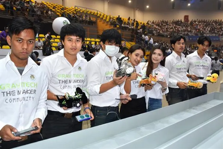 ดร.สุวิทย์ รัฐมนตรีกระทรวงวิทย์ฯ เน้นสังคมวิทยาศาสตร์ มอบโอกาสที่ดีในการเป็น Makers Nation เปิดโครงการ Kidbright และ Fab Lab พัฒนาต่อยอดความคิดสร้างสรรค์และเสริมทักษะการเป็นนวัตกรของเยาวชนไทย ขับเคลื่อนประเทศไทย 4.0