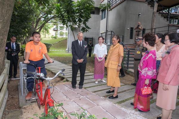 สมเด็จพระเทพรัตนราชสุดา ฯ สยามบรมราชกุมารี เสด็จพระราชดำเนินไปทรงเป็นประธานเปิด โรงแรม RAIN TREE Residence และ GO GENIUS Learning Center