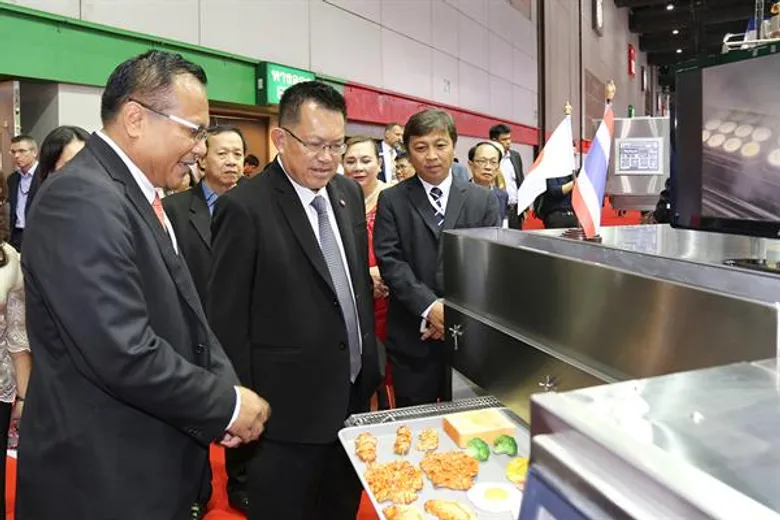 โพรแพ็ค เอเชีย 2018 จัดใหญ่ บริษัทชั้นนำทั่วโลกแห่ขนนวัตกรรมและเทคโนโลยีเครื่องจักรล่าสุดโชว์กว่า 5,000 เครื่อง ด้านกระทรวงอุตสาหกรรม-องค์กรอุตสาหกรรม หนุนผู้ประกอบการเยี่ยมชมงานฯ นำความรู้พัฒนาธุรกิจ รับปฏิวัติอุตสาหกรรมใหม่ยุคดิจิตอล