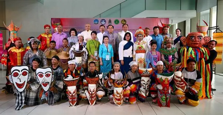 วธ. ผนึกกำลังจังหวัดเลย ภาครัฐ เอกชน เครือข่ายด้านวัฒนธรรม สืบทอด“ประเพณีบุญหลวงและการละเล่นผีตาโขน” 5 ชาติร่วมโชว์ มหกรรมหน้ากากนานาชาติ ปี 61 วันที่ 16 – 18 มิ.ย.นี้