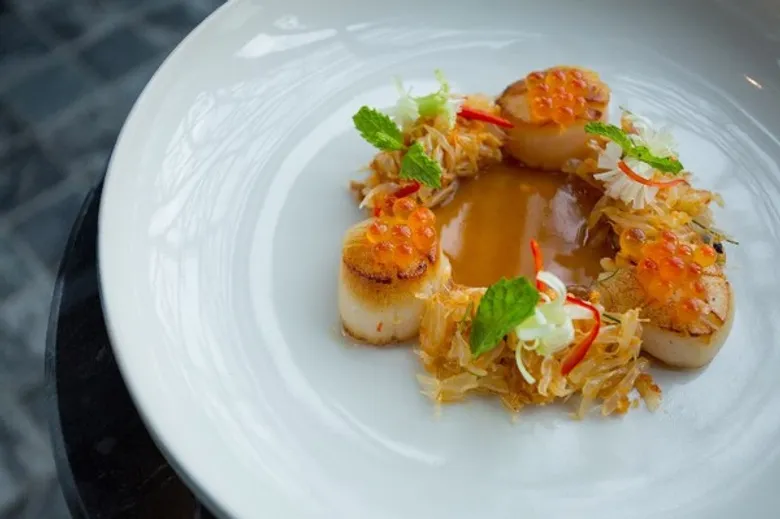ร้านอาหารนิมิตร สุขุมวิทซอย 39 เปิดตัวเมนูใหม่ในสไตล์โอเรียนทัล คูซีน ออกแบบเมนูโดยเชฟนานัง และทีมงาน โดยยึดหลักแนวทางความรับผิดชอบต่อสังคมและสิ่งแวดล้อม