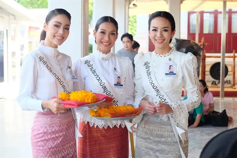 40 สาวงามมิสยูนิเวิร์สไทยแลนด์ 2018 สวมผ้าไทยนุ่งซิ่น ในกิจกรรมทัศนศึกษา กรุงเทพฯ “ไหว้พระ-ชมวัง-ล่องเจ้าพระยา”