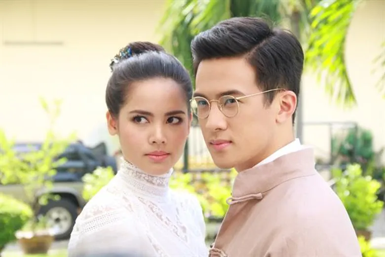 ผู้จัด แหม่ม ธิติมา ถือกฤษดีบวงสรวง “กลิ่นกาสะลอง” ญาญ่า อุรัสยา พลิกบทควบหลายบุคคลิก ประกบคู่ เจมส์ มาร์