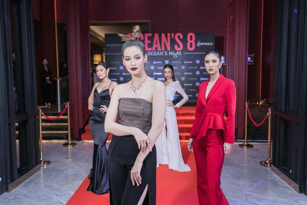 ดารัณ ควง ทราย ฟาดรันเวย์ลุกเป็นไฟ!! กับงานรอบพิเศษภาพยนตร์เรื่อง “Ocean’s 8” ที่ เอ็มพรีเว่ ซีเนคลับ
